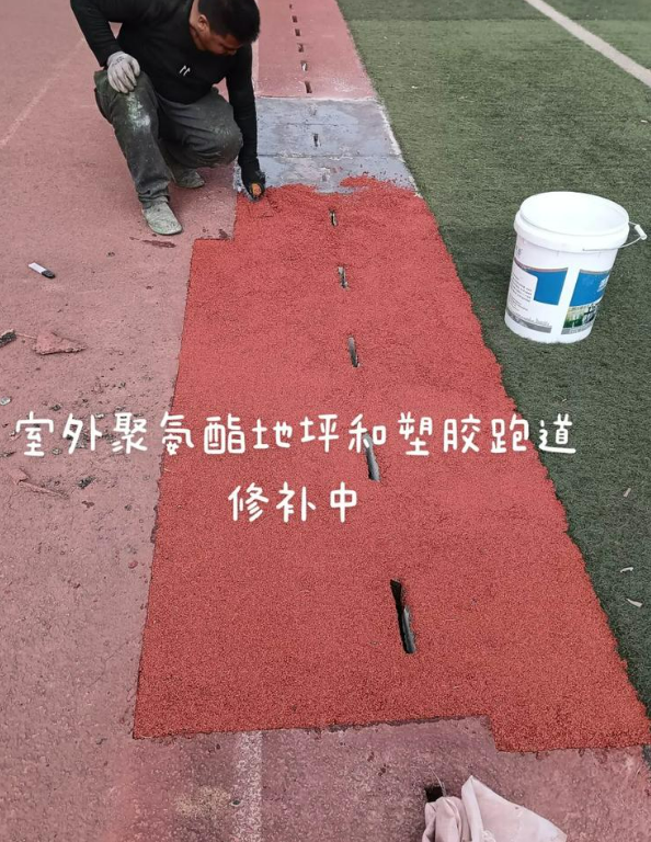 历下球场地面翻新维修，核心是先诊断破损